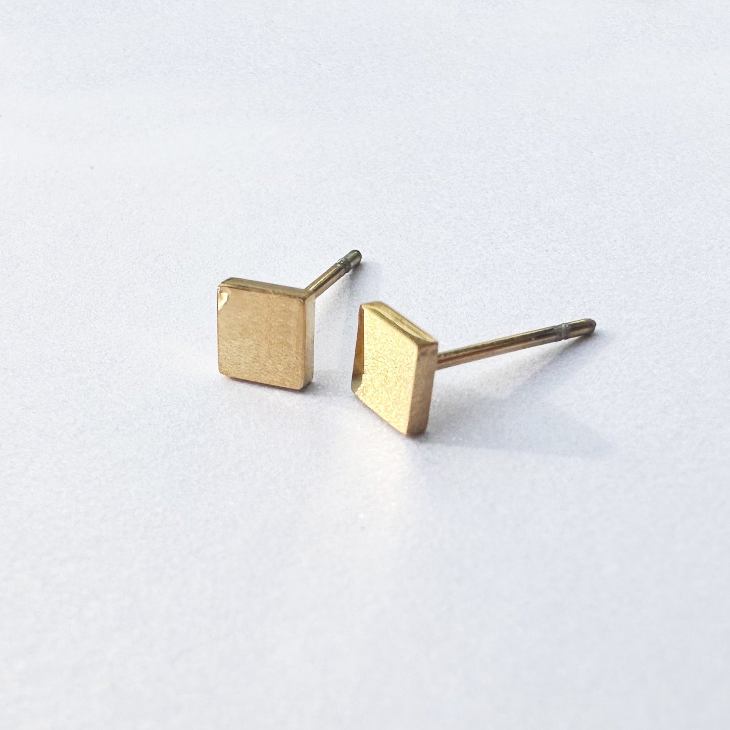ゴールドピアス/square