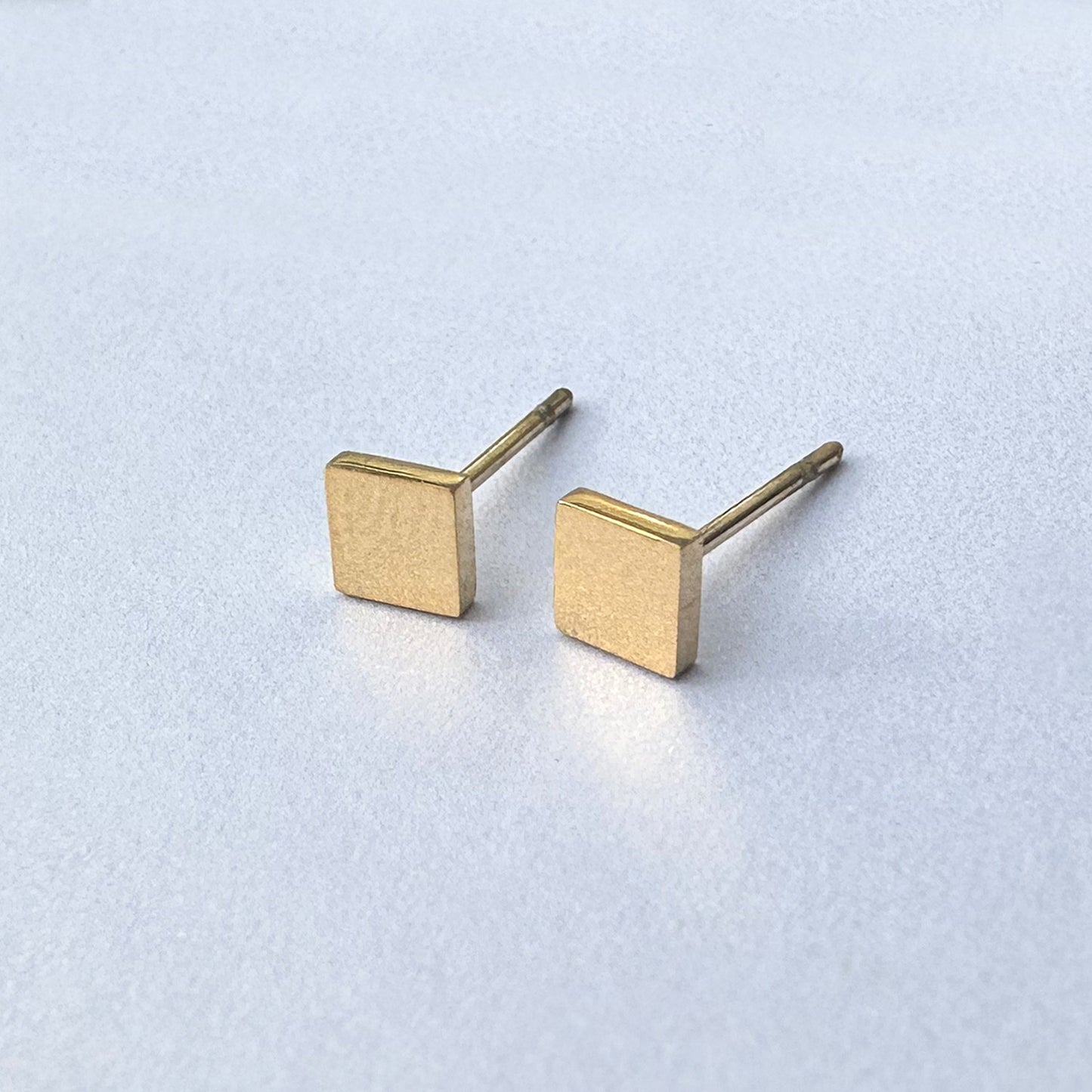 ゴールドピアス/square