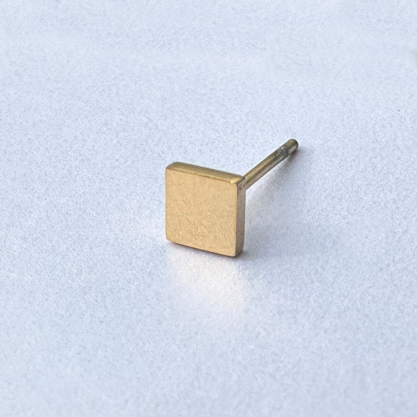 ゴールドピアス/square