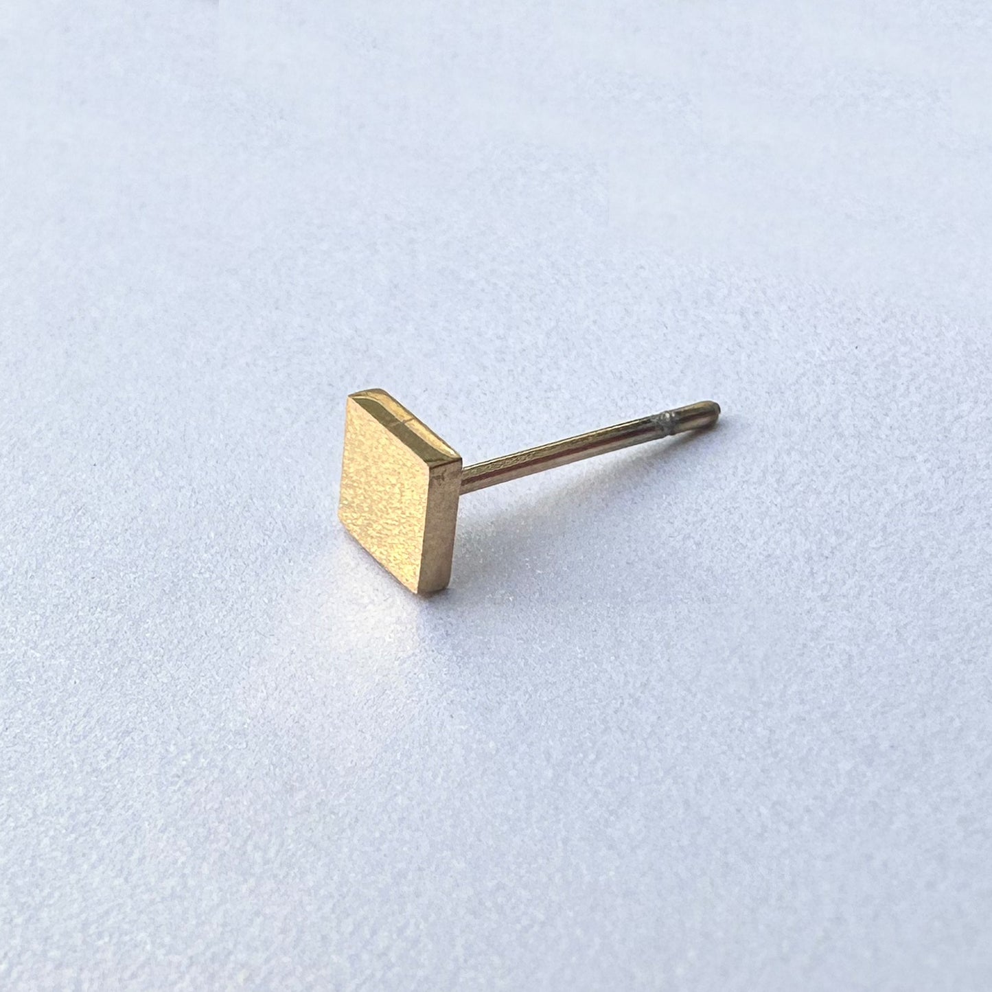 ゴールドピアス/square