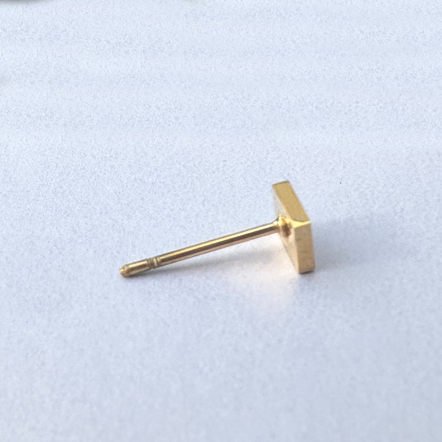 ゴールドピアス/square