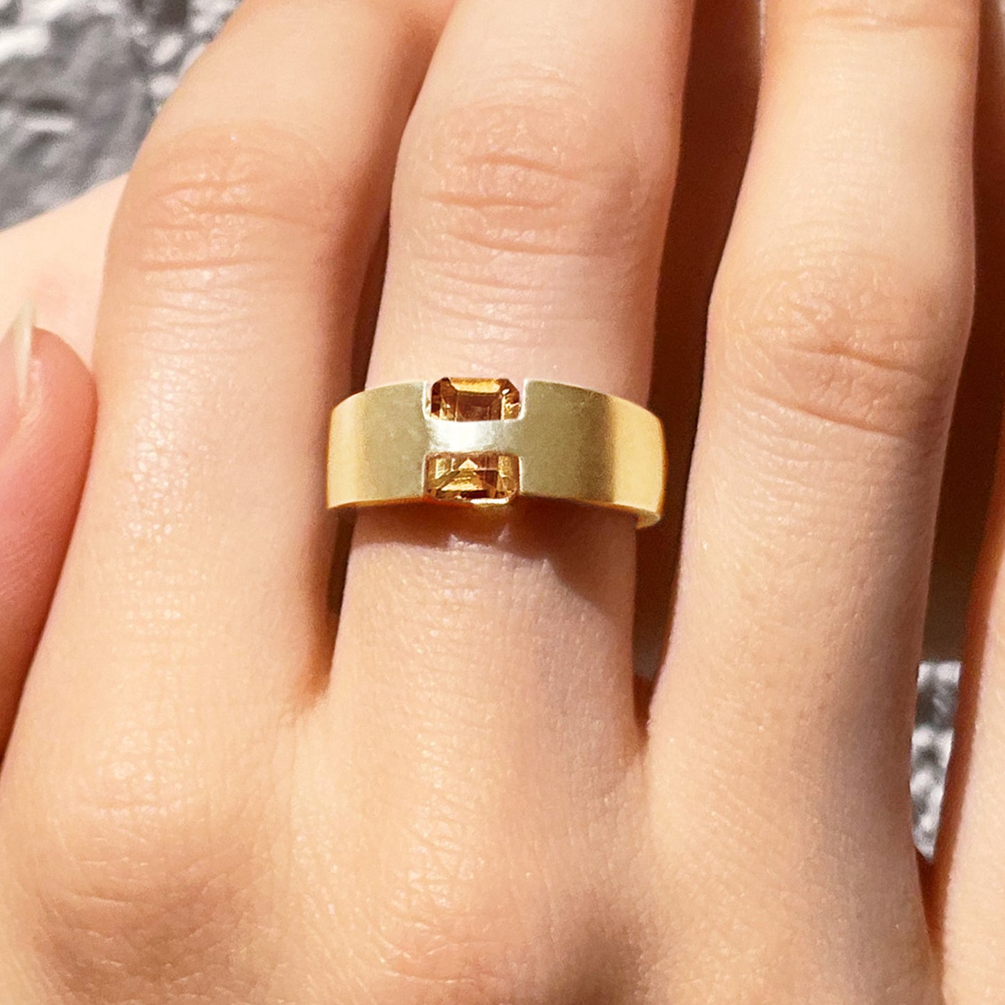 [Citrine] hide and sparkle gold #exploring