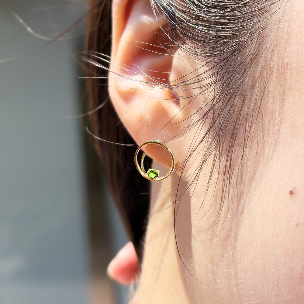[ペリドット] Circle & float pierced earring