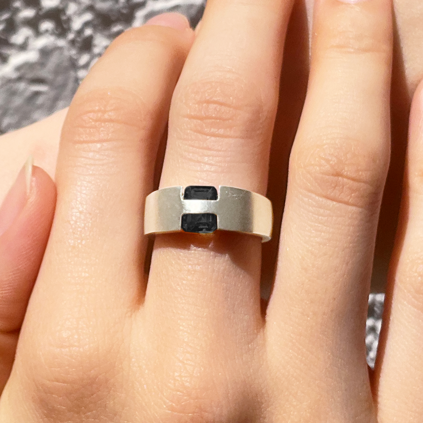 [Black onyx] hide and sparkle silver #exploring