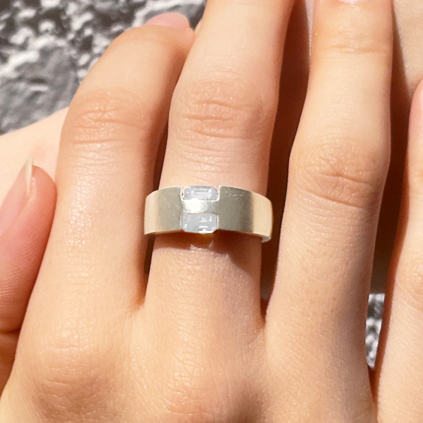 [Moonstone] hide and sparkle silver #exploring